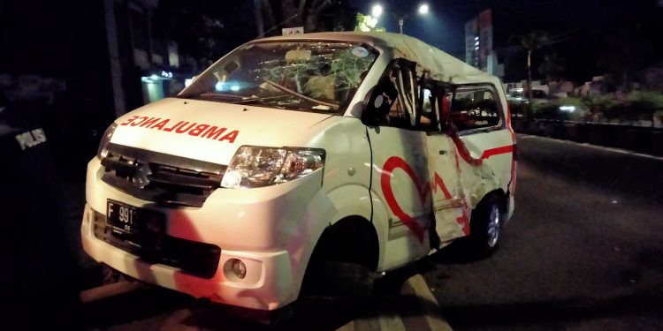 Kecelakaan Tunggal, Ambulans Rusak Parah