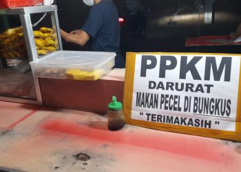 Makan Pecel Dibungkus, Kalau Engga Kena Sidak Satpol-PP