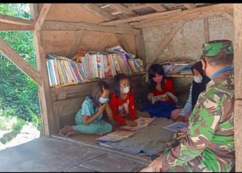Kodim 0608 Bangun Saung Belajar Untuk Anak-anak di Desa Ciandam