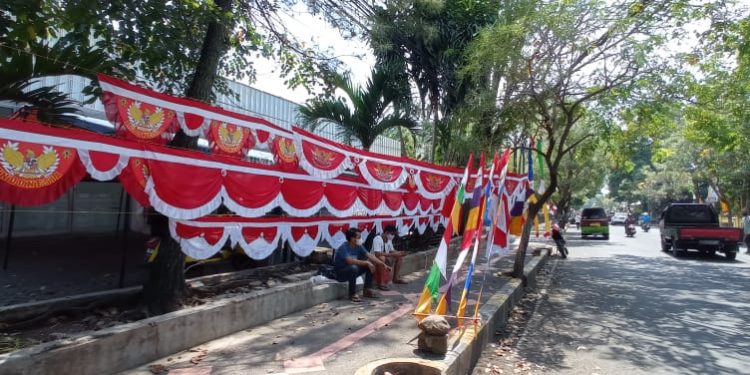 Omset Penjual Bendera HUT RI Menurun Drastis