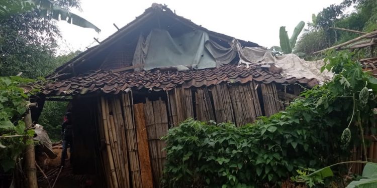 Dua Tahun Tinggal di Gubuk Reyot, Keluarga Rohman Belum Pernah Dapat Bantuan