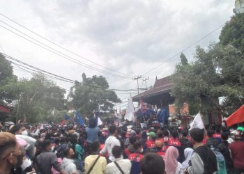 Tuntut Kenaikan UMK, 15 Ribu Buruh di Cianjur Lakukan Aksi Unjuk Rasa