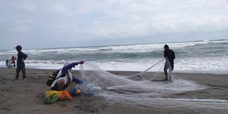 Minim Tangkapan, Nelayan di Cianjur Selatan Berhenti Melaut