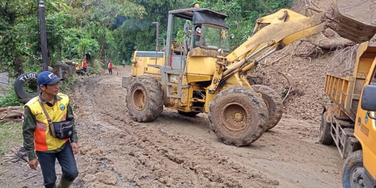 Longsor Tebing Cadas Hideung Kecamatan Sukanagara Sudah Bisa Dilewat