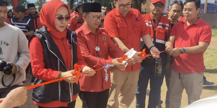 HUT PDIP ke 50, Bupati Cianjur Tanam Pohon di Warungkondang