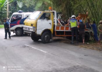 Diduga Rem Macet, Mobil di Sukaresmi Masuk Jurang