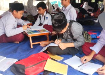 Pembelajaran Penuh Sesak, SDN Kembang Manis 3 Butuh Tambahan Tenda