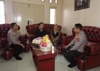 Wujud Kepedulian, Kapolres Cianjur Jenguk Personil Yang Sakit