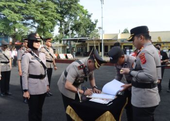 Kapolres Cianjur Pimpin Upacara Sertijab Wakapolres dan Sejumlah Pejabat Utama serta Kapolsek Jajaran