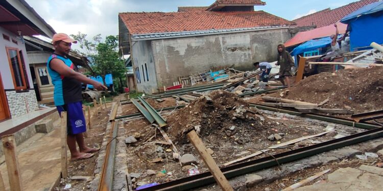 Parah! Pembangunan Rumah Tahan Gempa di Cugenang Diduga Dibangun Asal-Asalan