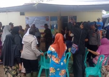 Jum’at Berbagi, Polres Cianjur Bersama PWI Kabupaten Cianjur Menggelar Bakti Sosial Kepada Masyarakat Korban Bencana Gempa Bumi