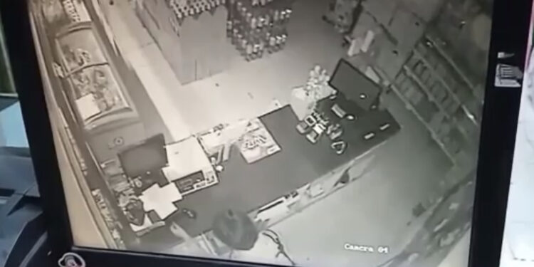 Maling Minimarket Terekam CCTV, Polsek Cianjur Kota : Jebol Tralis Lantai Dua