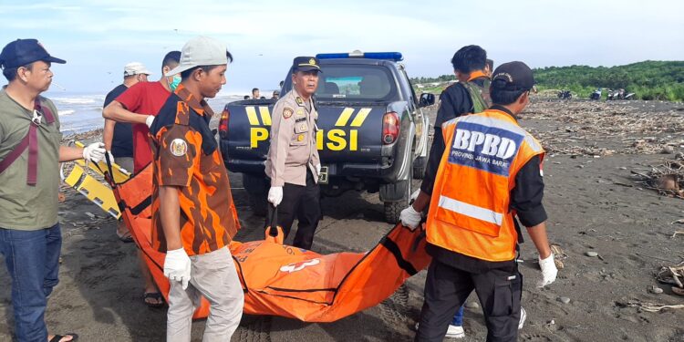 Pria Paruh Baya Asal Garut Hanyut ke Muara Cilaki, Profesinya Petani Nyadap Aren