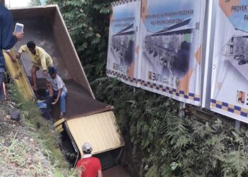 Rem Blong, Truk Pembawa Pasir Nyemplung Parit