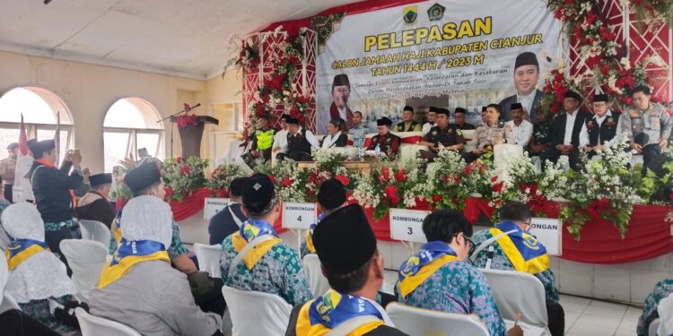 Ratusan Jemaah Haji Berangkat ke Tanah Suci, Bupati : Niatkan Ibadah Bukan Piknik