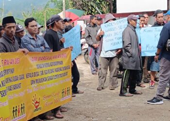 Didemo Warga Mundur, Kades Campakamulya Buat Surat Pengunduran Diri