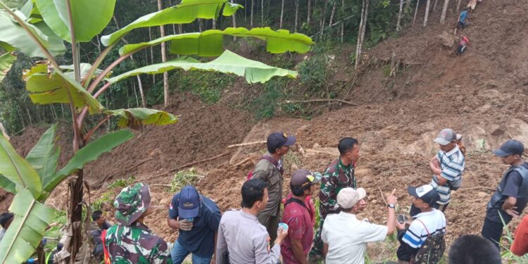 Petani Asal Pasirkuda Tertimbun Longsor Tebing Setinggi 30 Meter