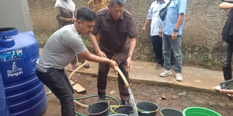 Sulit Air Bersih di Cugenang, Perumdam Tirta Mukti Pasok Dua Tangki