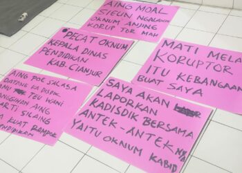 Spanduk Buntut Protes Bertebaran, Cepot Nilai Disdikpora Cianjur Sarang Mafia