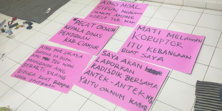 Spanduk Buntut Protes Bertebaran, Cepot Nilai Disdikpora Cianjur Sarang Mafia