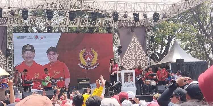 Tumpah Ruah Masyarakat Cianjur Ikuti Jalan Santai Haornas ke 40 