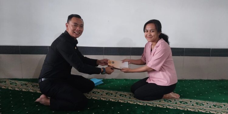 Serdik Niki Ramdany Bantu Yayasan Pantai Jompo