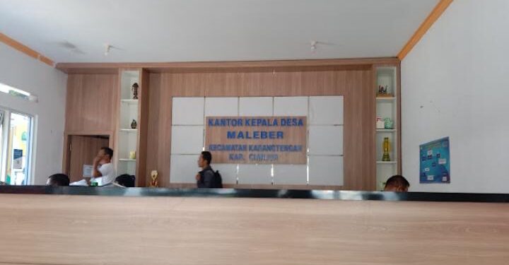 DOUBLE JOB SEKDES MALEBER RUGIKAN UANG NEGARA