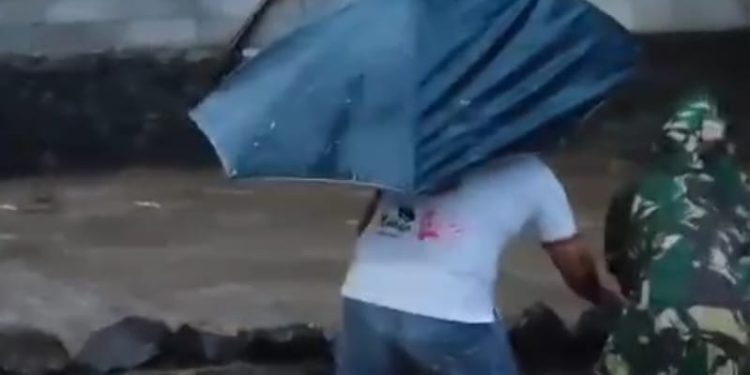 Hujan Deras Guyur Warungkondang, 9 Rumah Terendam