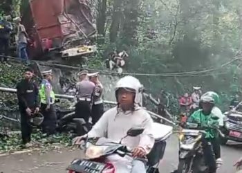Truk Tabrak Pembatas Jalan di Cugenang, Sopir Meninggal 