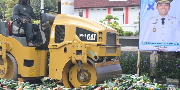 Ribuan Botol Miras Dimusnahkan di HUT OD