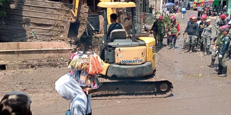 Bangunan Diduga Penyebab banjir di Sukaluyu Dibongkar Pemkab Cianjur