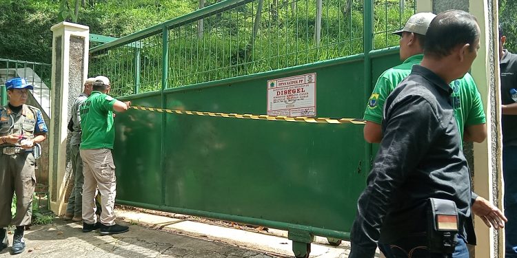 Tegakkan Perda, Satpol PP Cianjur Segel Perusahaan Tanaman