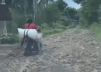 Jalan Penghubung Dua Kecamatan Rusak, Dewan Angga “Turun Tangan”