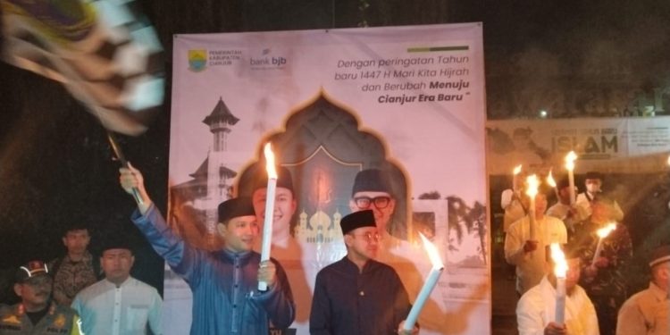 Ribuan Masyarakat Cianjur Pawai Obor, Bupati Sebut Momen Perubahan