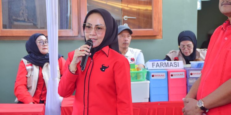 DPC PDIP Cianjur Gandeng Baguna DPD Jabar Gelar Pengobatan Gratis di Cugenang