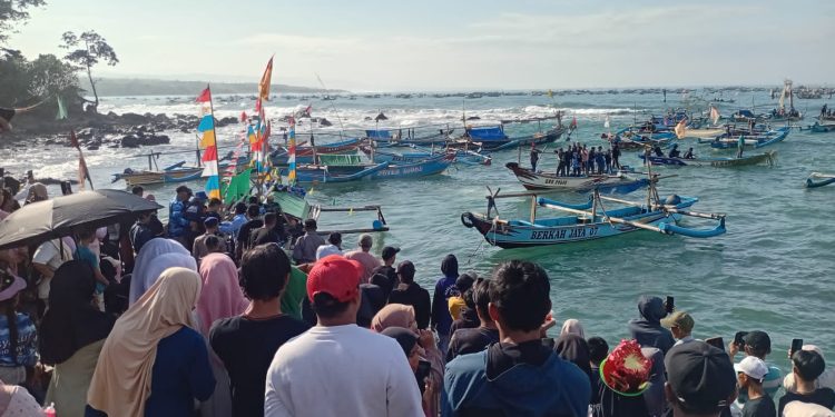 Harmonisasi Dengan Alam, Nelayan Pantai Jayanti Gelar Tradisi Ritual Tahunan
