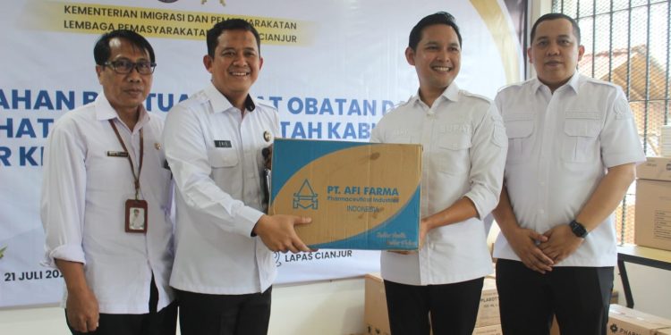 Bupati Cianjur Serahkan Bantuan Obat dan Alat Kesehatan ke Lapas, Irfan Aulia Budiman Tunjukkan Komitmen Peduli Kesehatan Warga Binaan