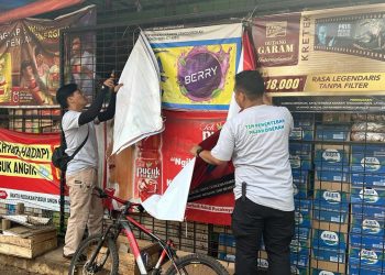 Bapenda Cianjur Tertibkan Reklame-reklame Tak Bayar Pajak