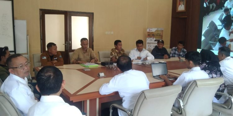 Warga Desa Wangunjaya Datangi ITDA, Kaitan Dugaan Korupsi