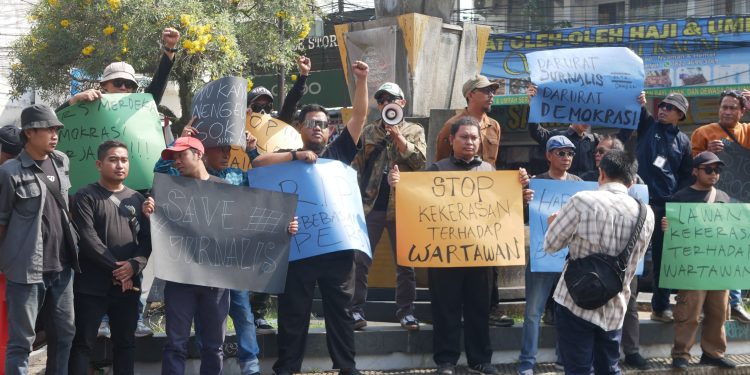 Tugu Tauhid Jadi Saksi Puluhan Jurnalis Cianjur Kecam Aksi Kekerasan Wartawan Banten