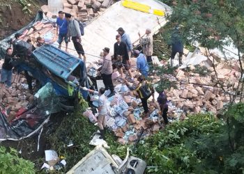 Truk Bermuatan Yogurt Terjun Bebas di Cipanas, Diduga Tak Kuat Menanjak