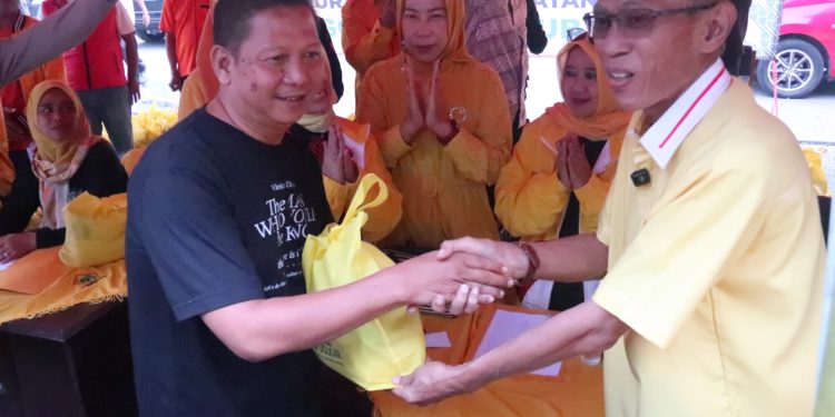 Bazar Sembako Murah HUT Golkar ke- 61 di Cianjur Diserbu Masyarakat