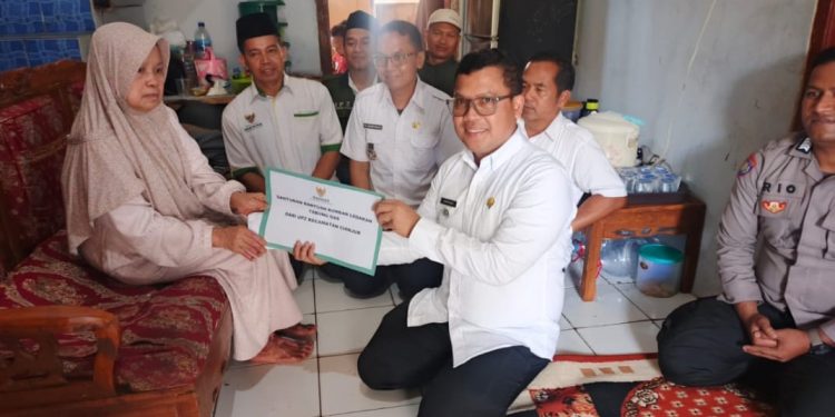 Baznas Cianjur Berikan Bantuan Korban Ledakan Tabung Gas LPG