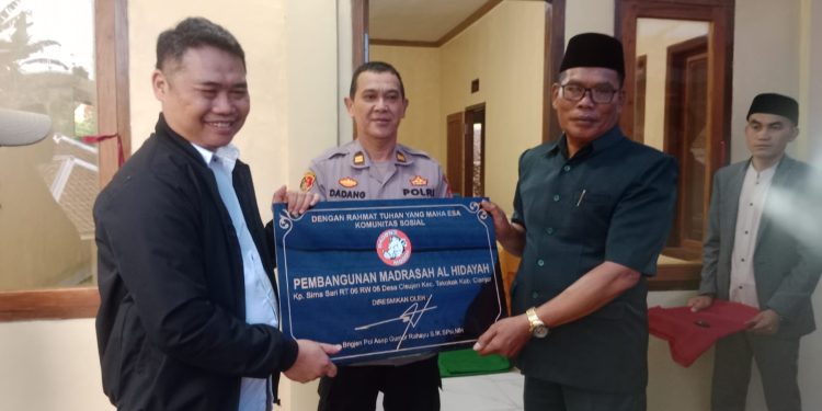 Komunitas Sosial Bagong Mogok Resmikan Rutilahu dan Majelis Taklim di Dua Kecamatan Cianjur