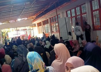 Antrian Panjang Warnai Penyaluran BLTSKesra di Kantor Pos Cianjur