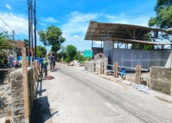 Jembatan Penghubung Dua Kampung di Desa Selajambe Banyak Manfaatnya!