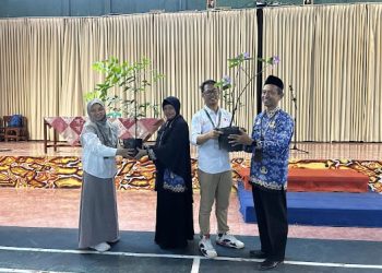 SMPN 1 Cipanas Dapat Bantuan Puluhan Bibit Tanaman