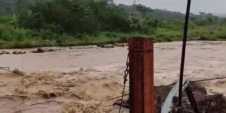 Jembatan di Tanggeung Putus, Akses Perekonomian dan Pendidikan Tiga Desa Terhambat