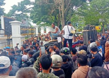 Gelar Aksi Damai di Gedung DPRD Cianjur, Ini Tuntutan Pedagang Pasar Induk!