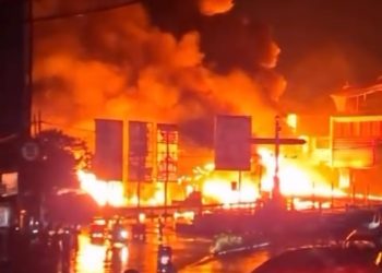 Kebakaran Hebat di Cianjur, Truk Tangki BBM Terguling dan Tumpahkan 24 Ribu Liter Bahan Bakar